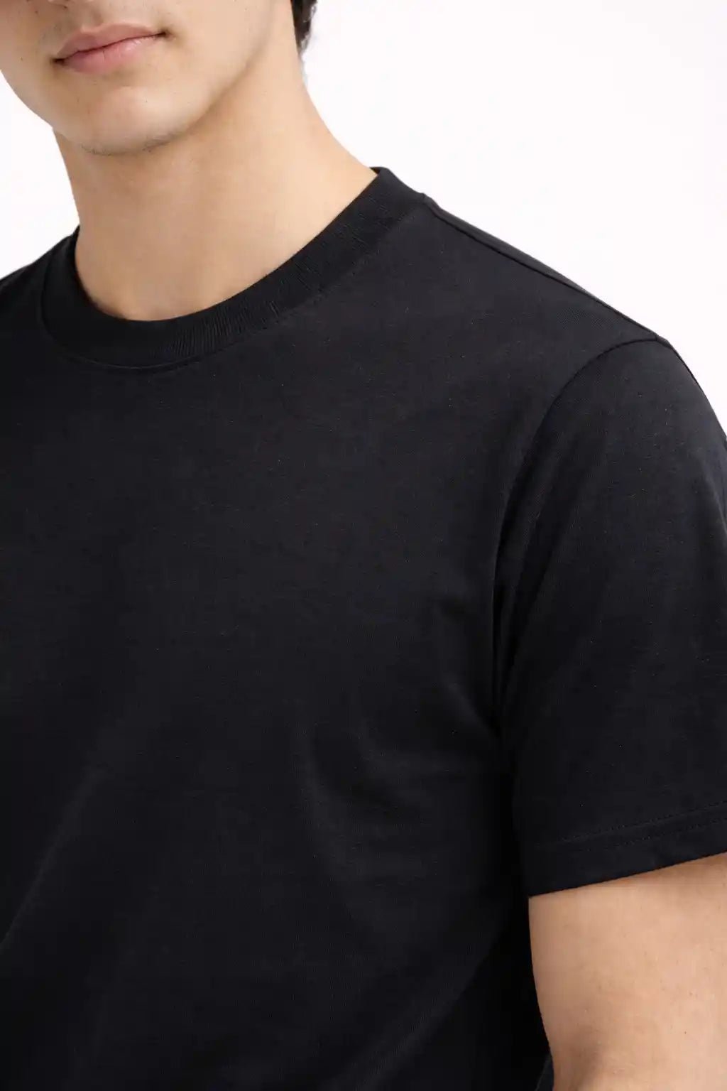 Black Crew Neck T-Shirt | Premium Cotton Casual Tee - Vibe Z9